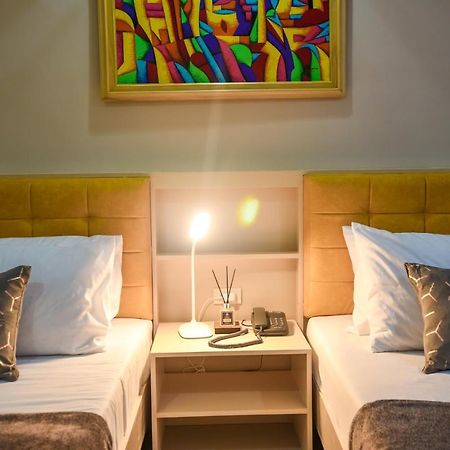 Ett Hometel Kalibo Exterior photo