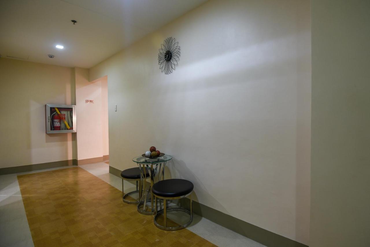 Ett Hometel Kalibo Exterior photo