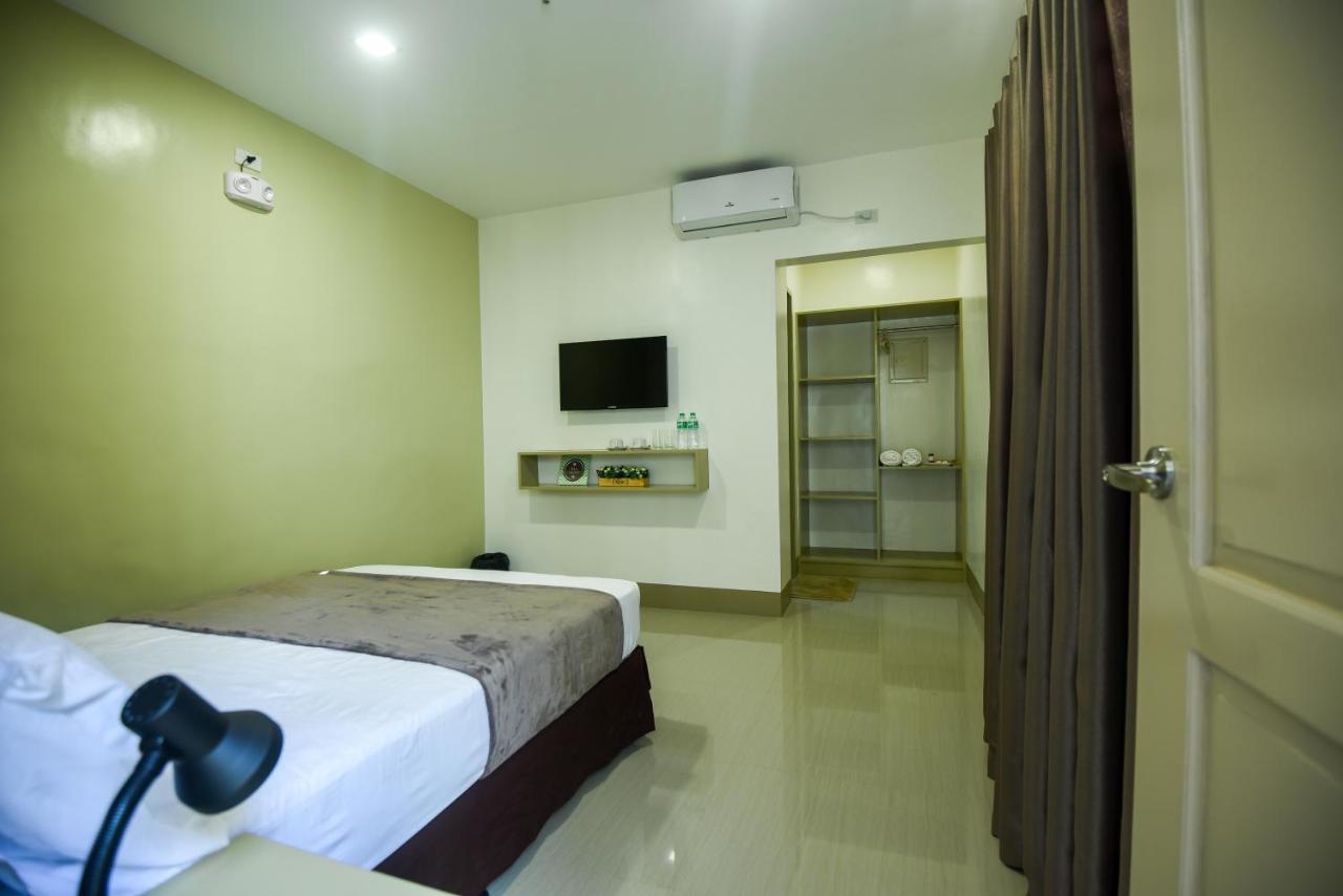 Ett Hometel Kalibo Exterior photo
