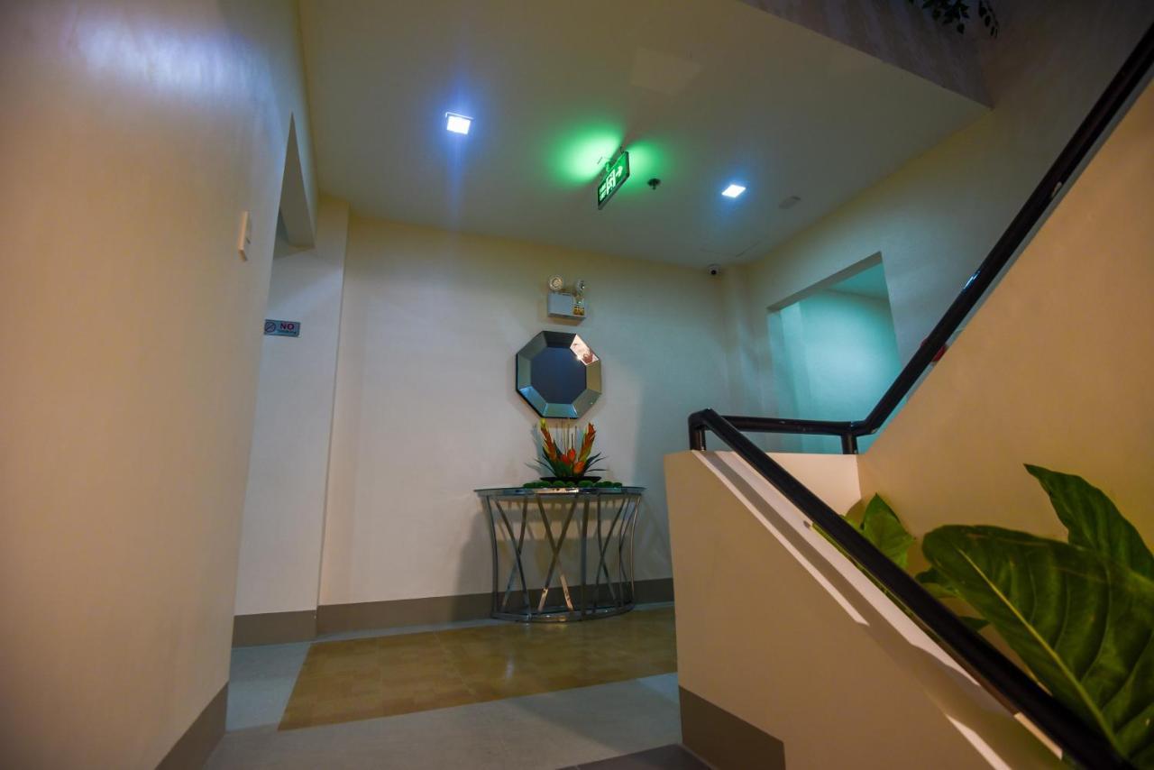 Ett Hometel Kalibo Exterior photo